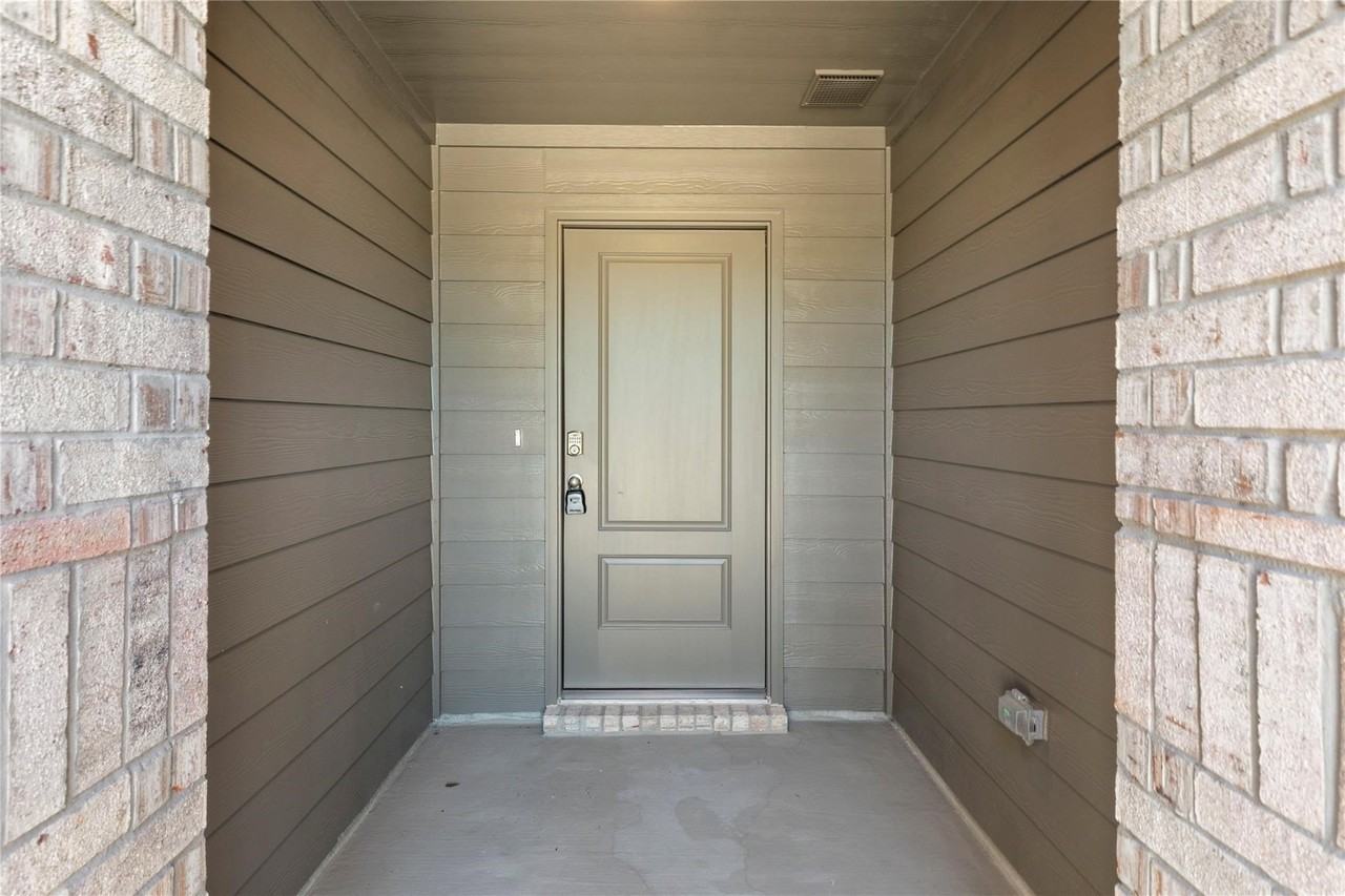 317 Bent Oak Dr - Photo 4 of 29