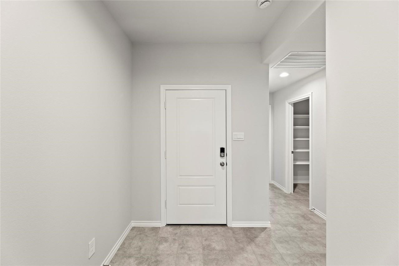 317 Bent Oak Dr - Photo 5 of 29