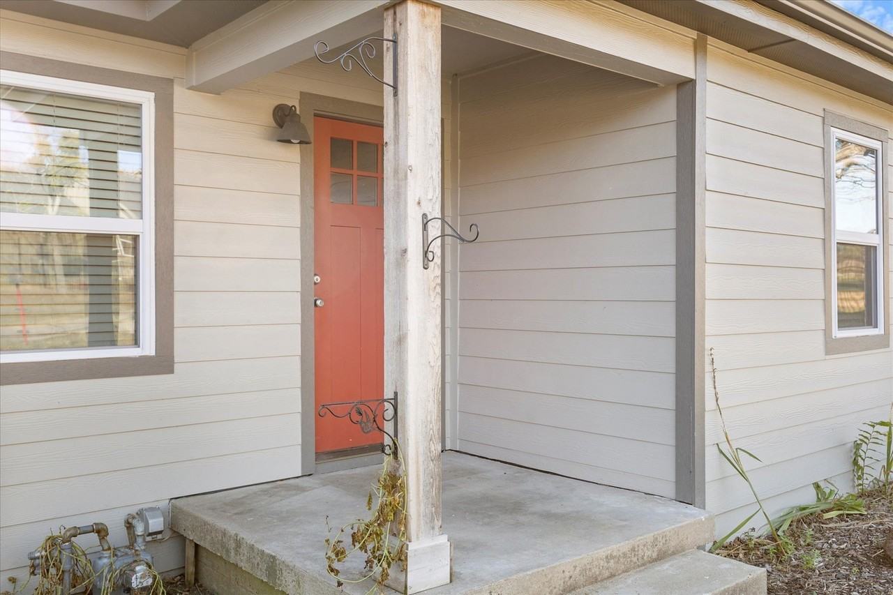 936 Williams St - Photo 2 of 17