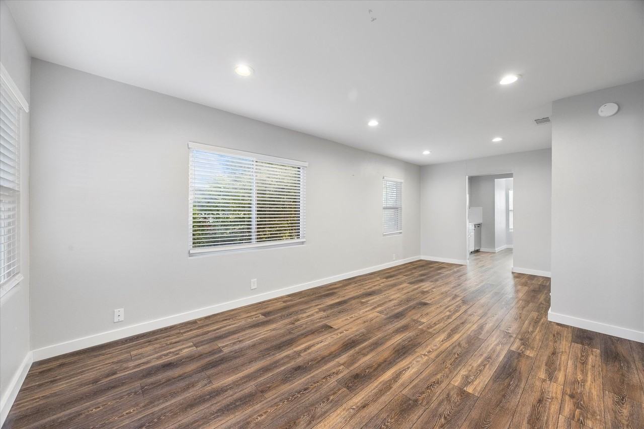 936 Williams St - Photo 3 of 17