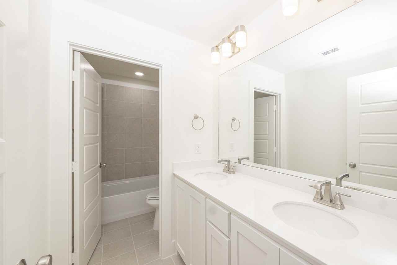2880 Winfrey Point St - Photo 7 of 32