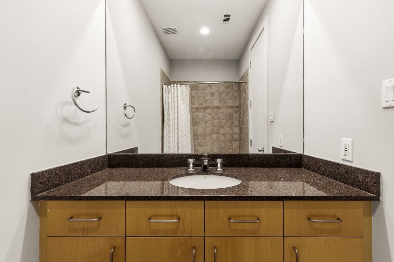 3925 Gilbert Ave #C - Photo 6 of 40