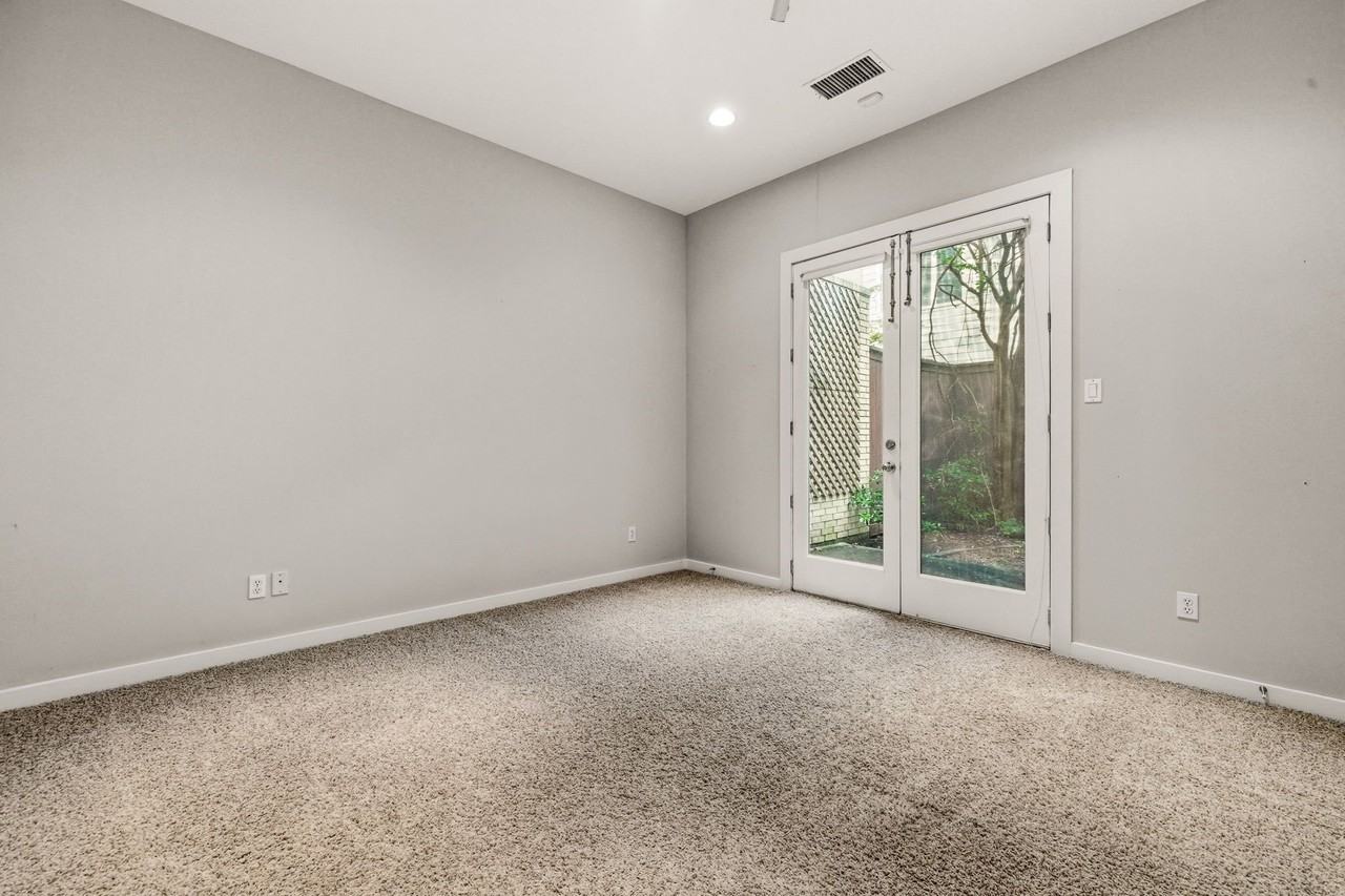 3925 Gilbert Ave #C - Photo 7 of 40