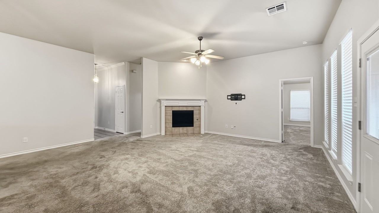 1632 Balboa Ln - Photo 4 of 18