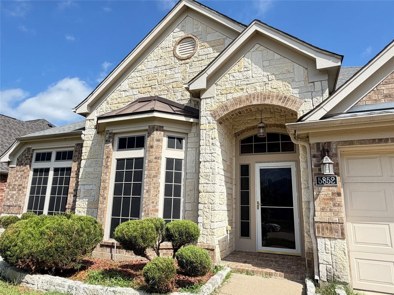 5852 Windy Meadow Ln - Photo 2 of 33