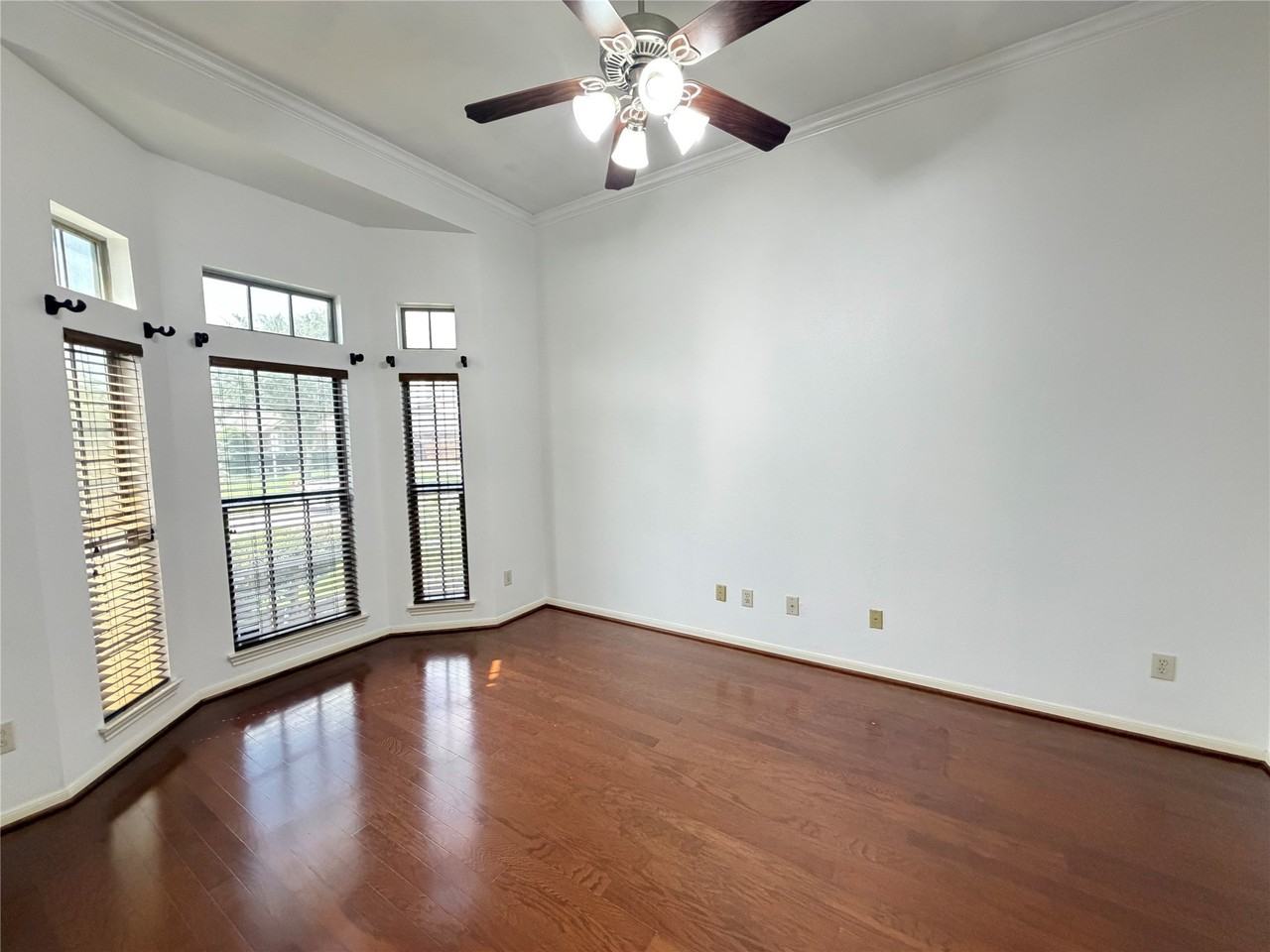 5852 Windy Meadow Ln - Photo 3 of 33