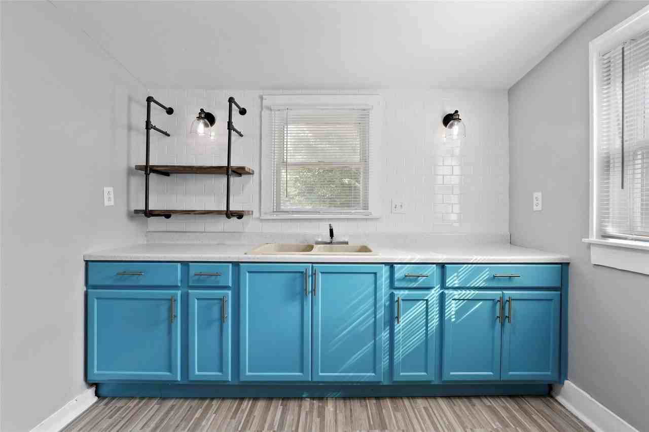2821 Gladstone Dr - Photo 3 of 20