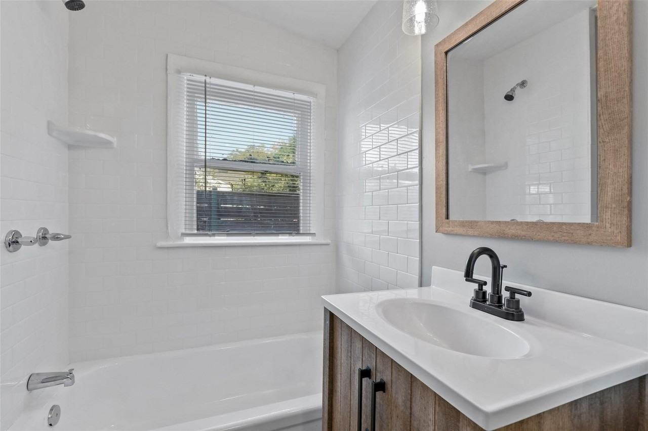 2821 Gladstone Dr - Photo 7 of 20