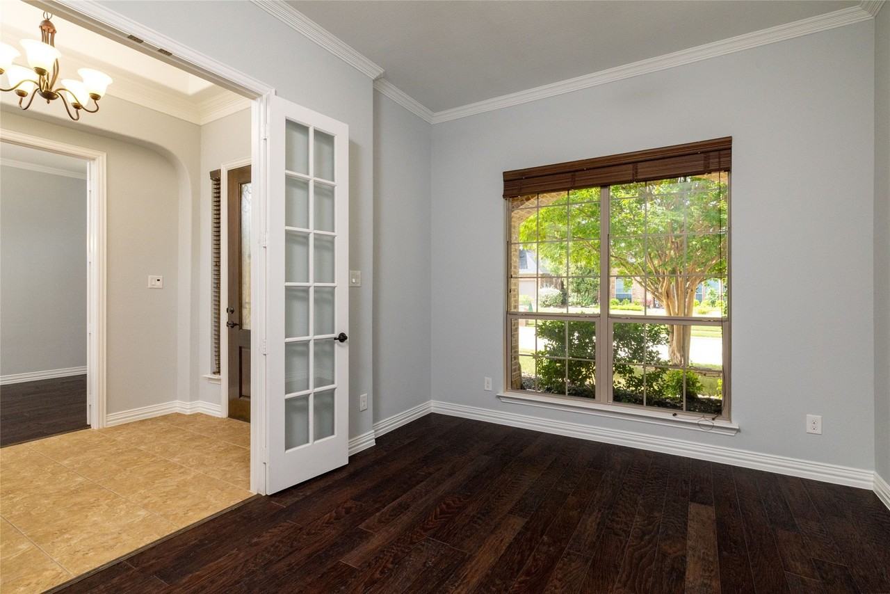 305 Dorset Ct - Photo 6 of 40