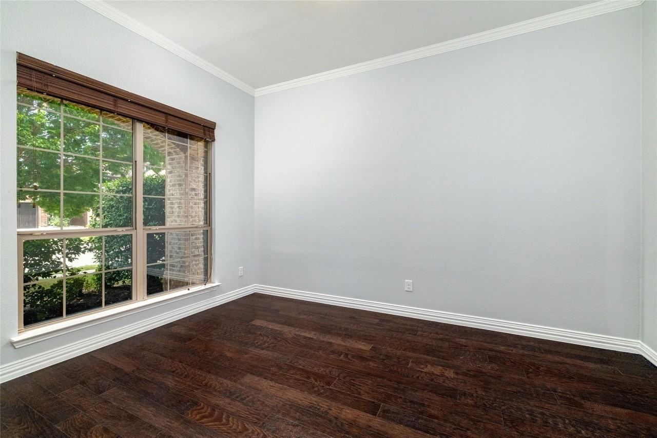305 Dorset Ct - Photo 7 of 40
