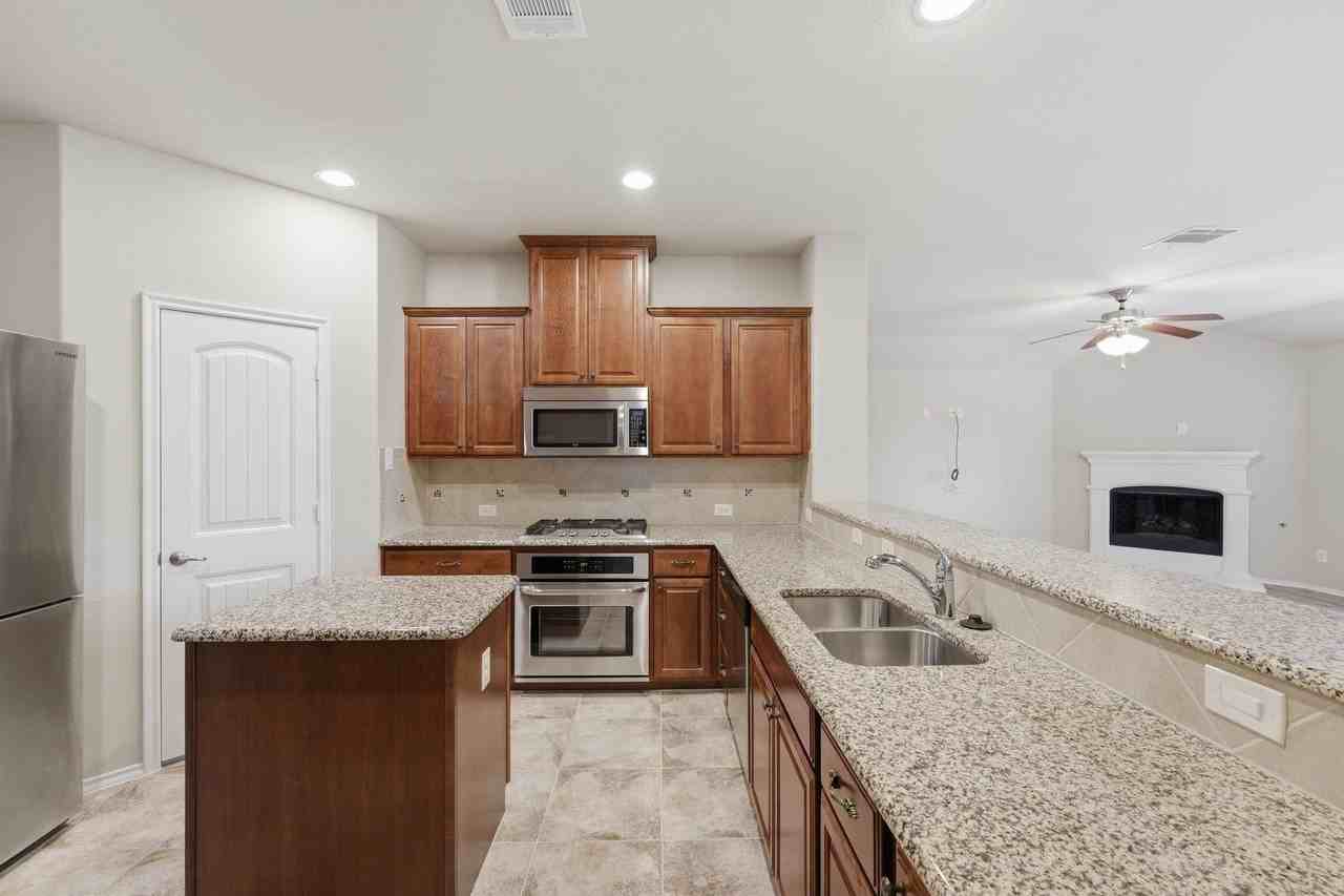 316 Rocky Pine Rd - Photo 6 of 38