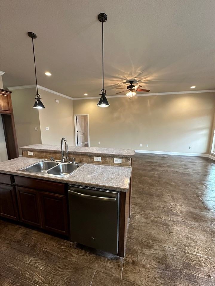 3820 Carrera Ln - Photo 5 of 16