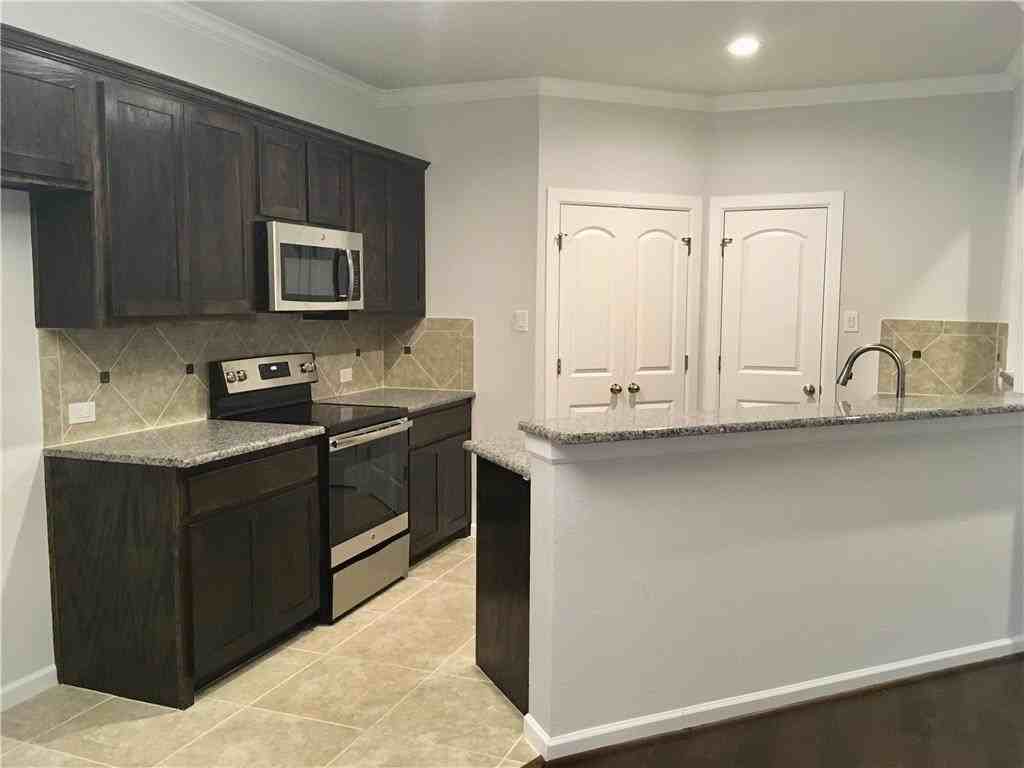 2203 Highland Villa Ln - Photo 4 of 19