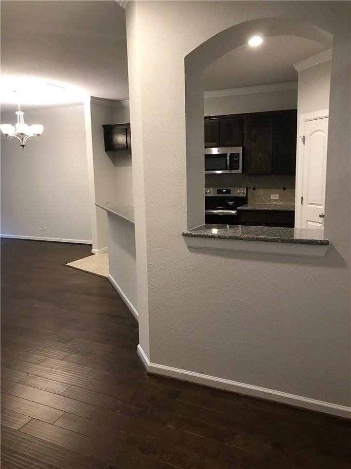 2203 Highland Villa Ln - Photo 5 of 19