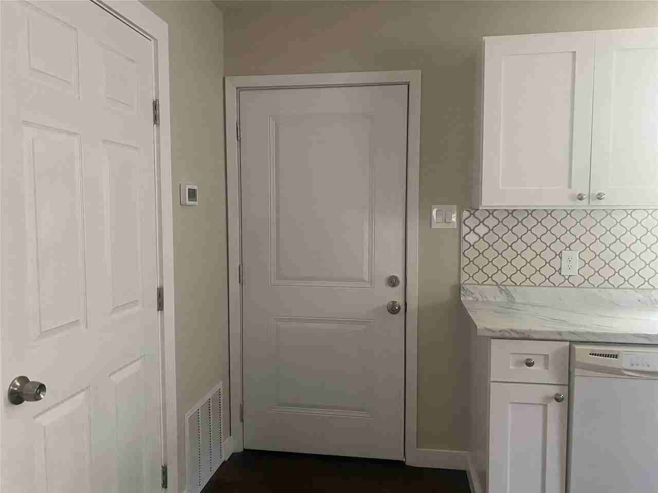 212 Washington St #B - Photo 2 of 19