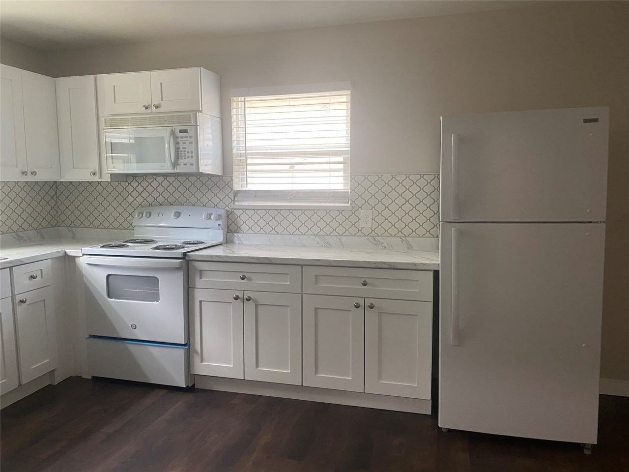 212 Washington St #B - Photo 4 of 19