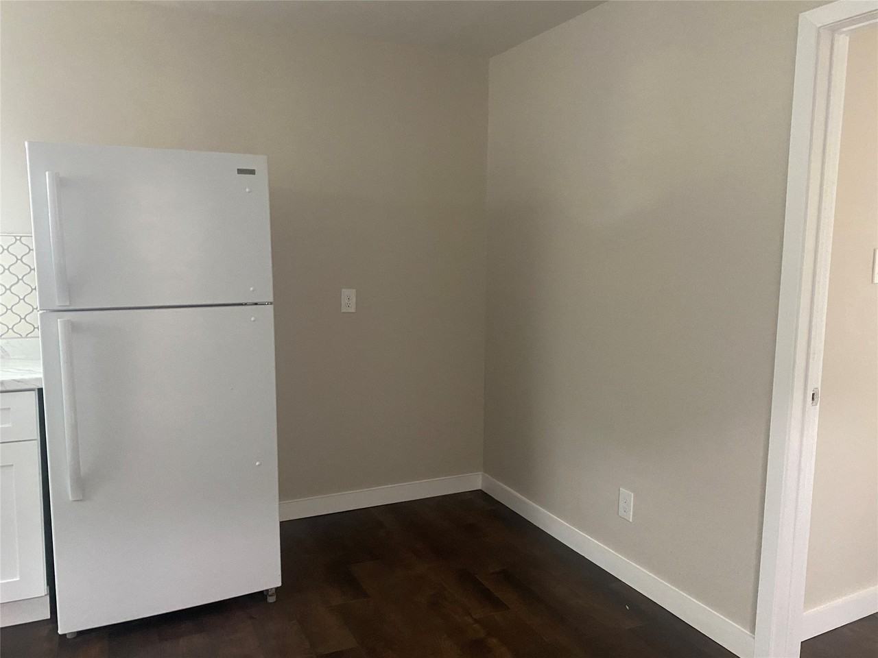 212 Washington St #B - Photo 5 of 19