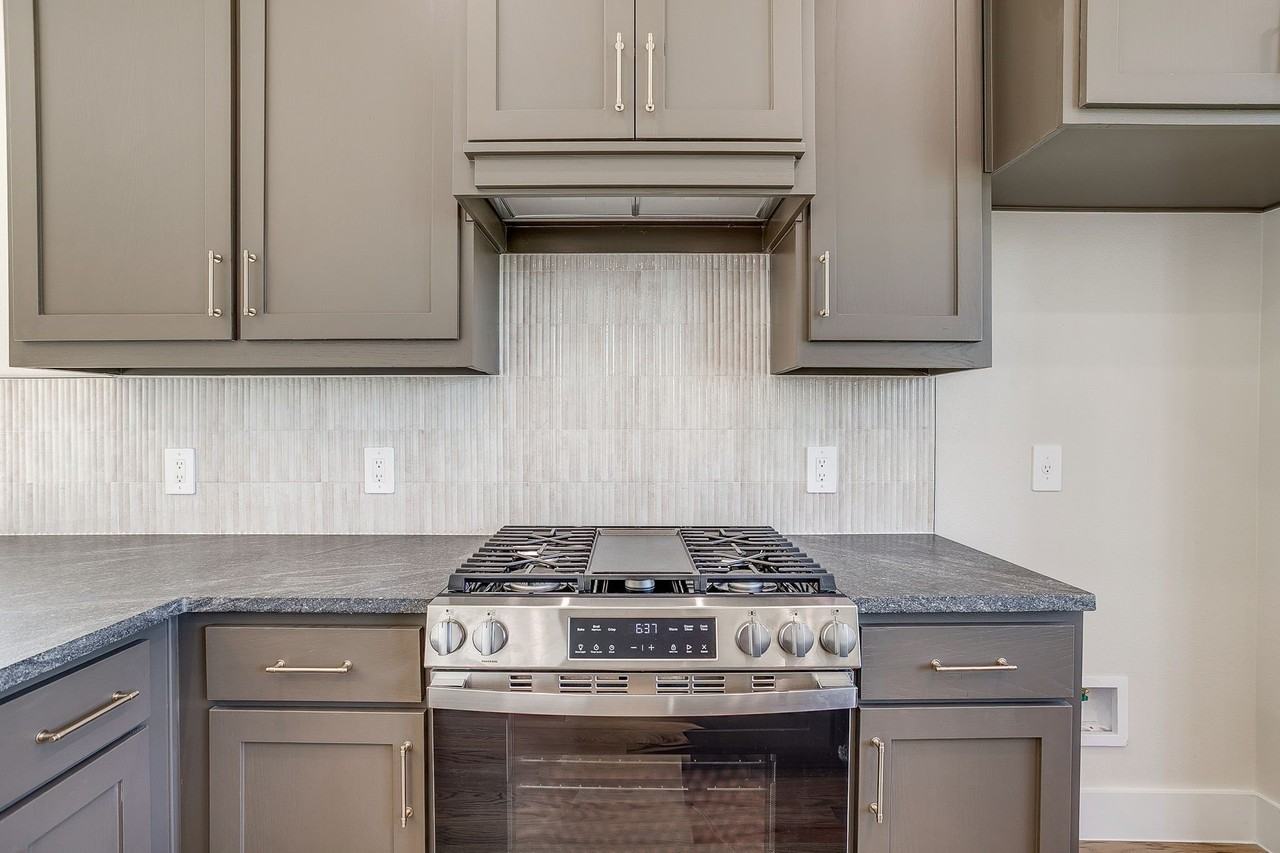 2820 Weisenberger St #110 - Photo 3 of 36