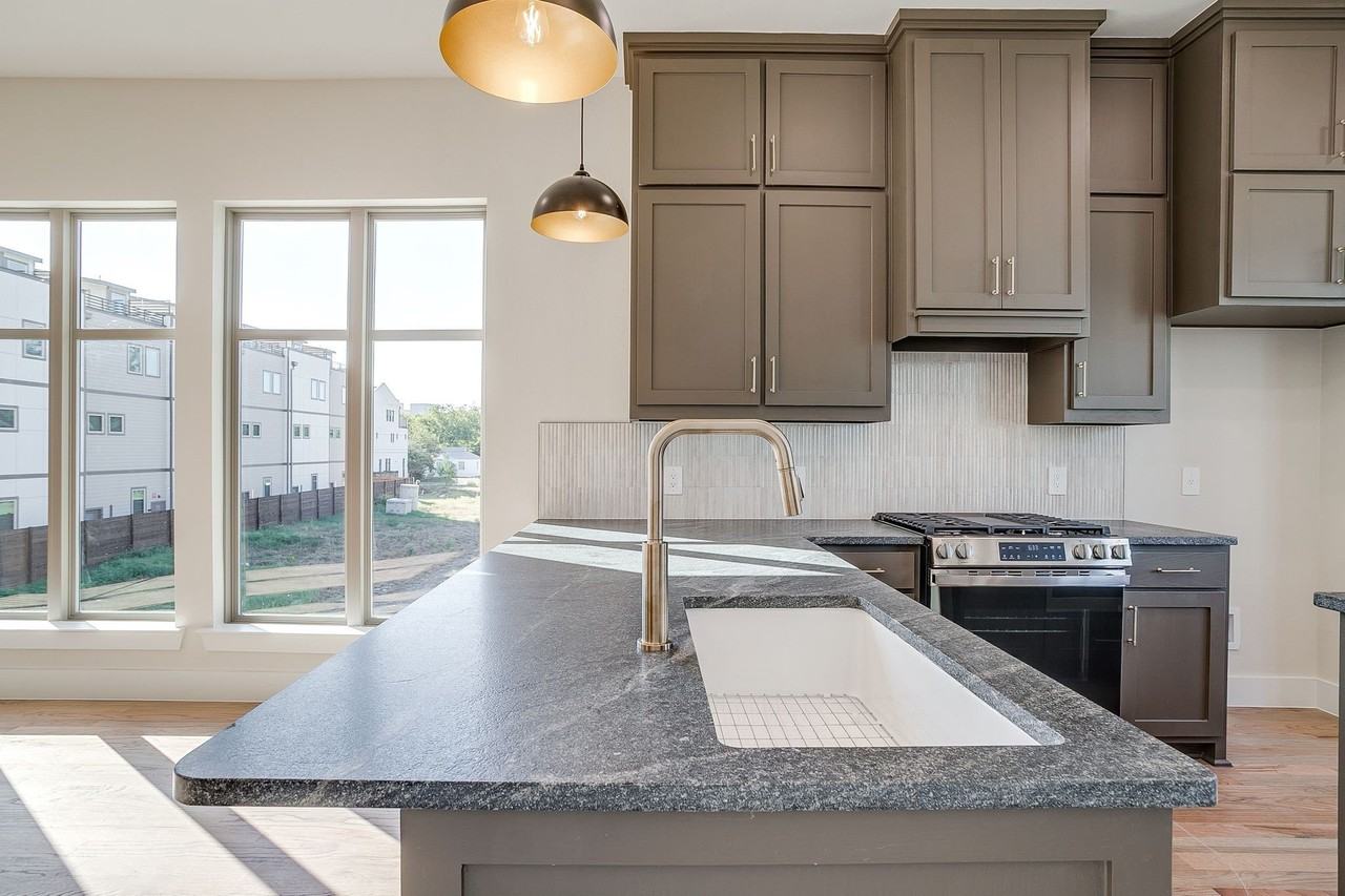 2820 Weisenberger St #110 - Photo 4 of 36