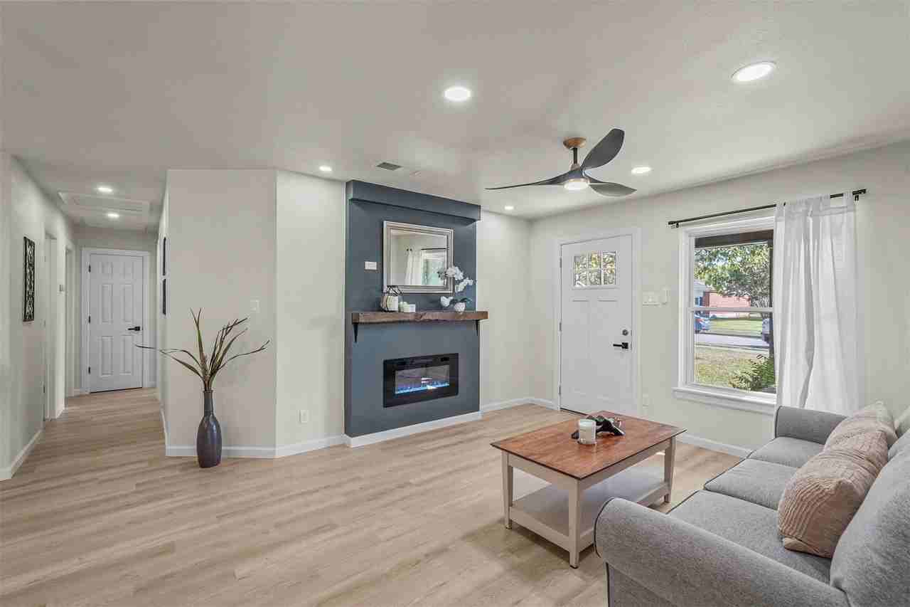 434 Marilu St - Photo 2 of 26