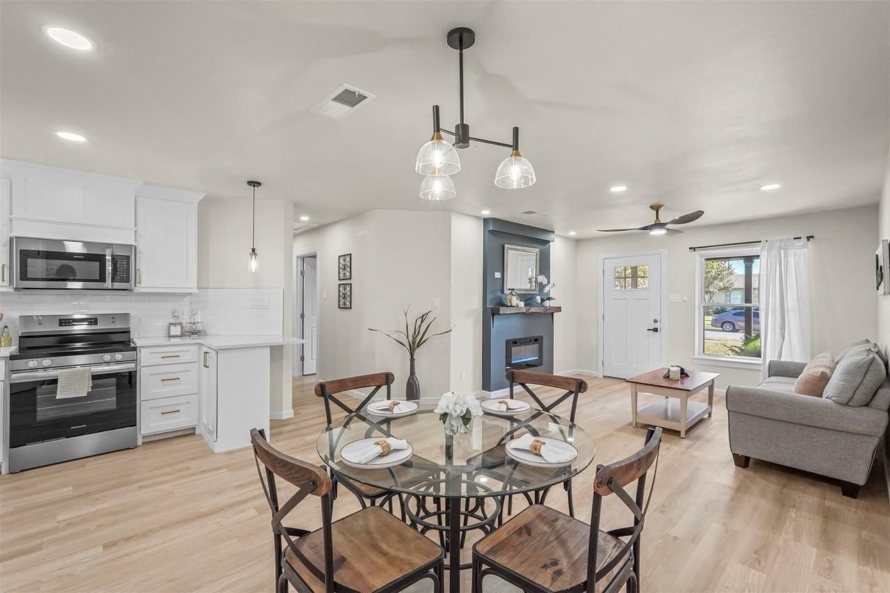 434 Marilu St - Photo 3 of 26