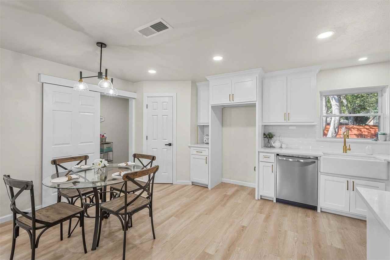 434 Marilu St - Photo 5 of 26