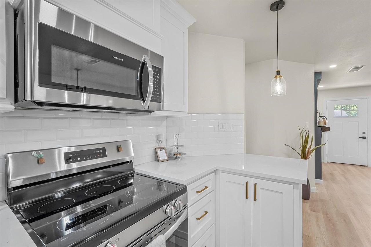 434 Marilu St - Photo 7 of 26