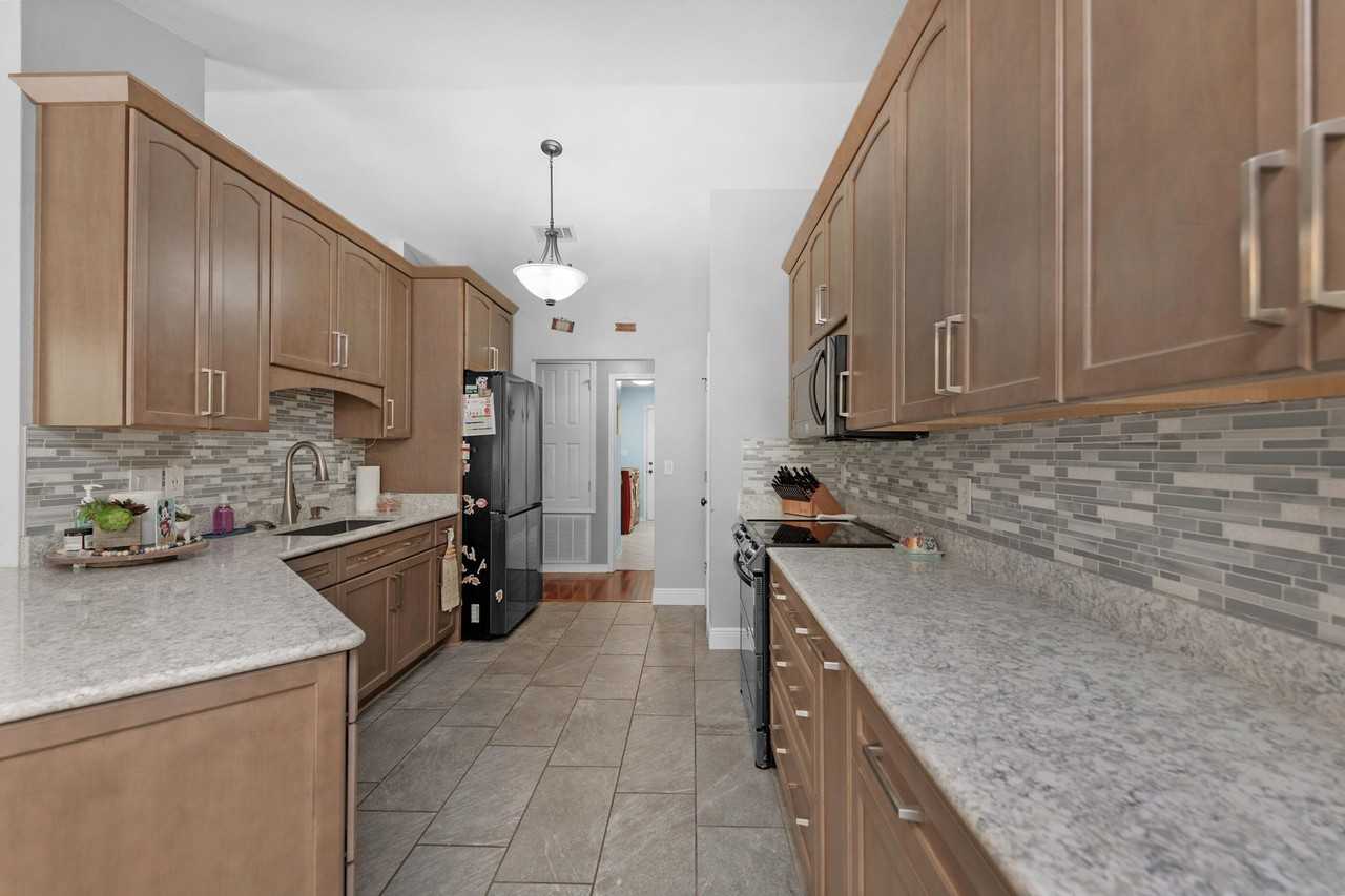 7017 Brighton Oaks Blvd - Photo 6 of 28
