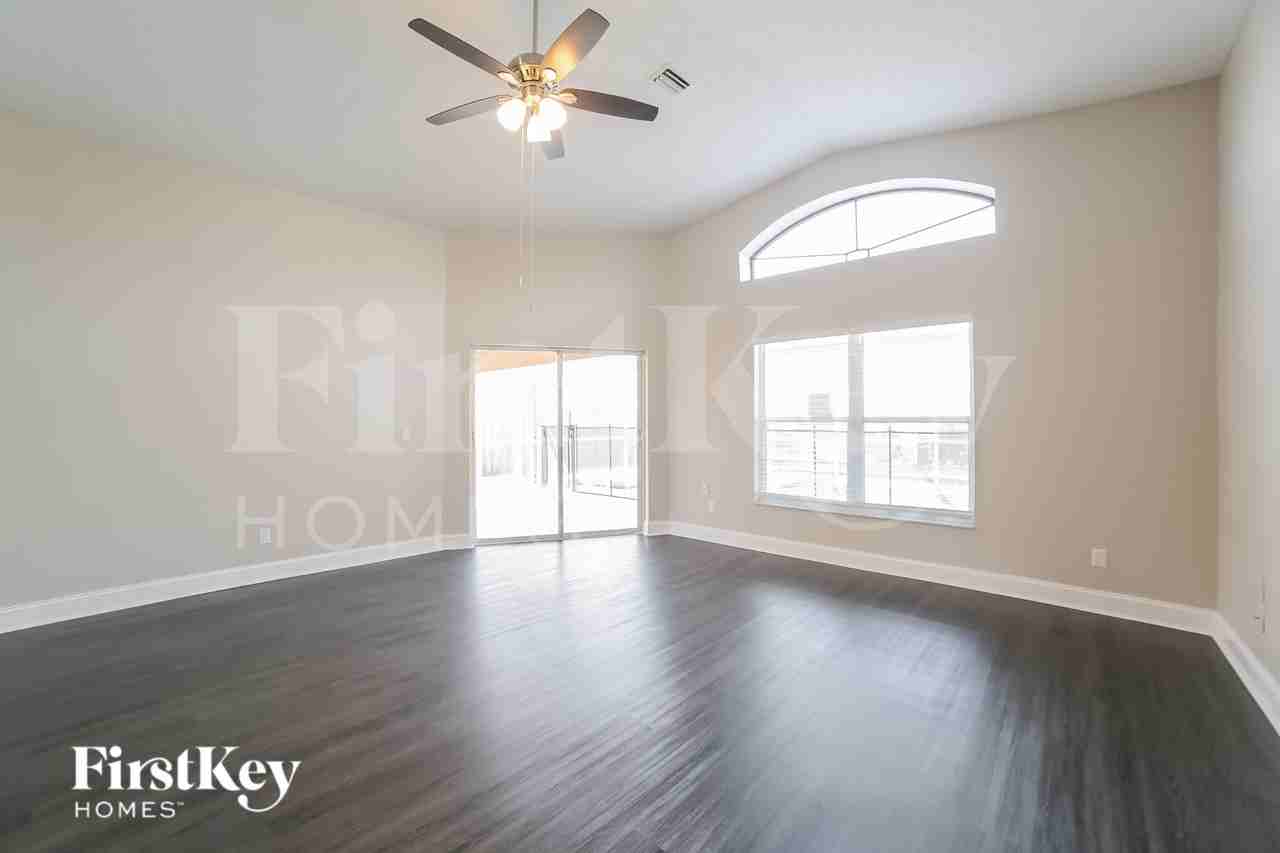 9812 Cristina Dr - Photo 2 of 16