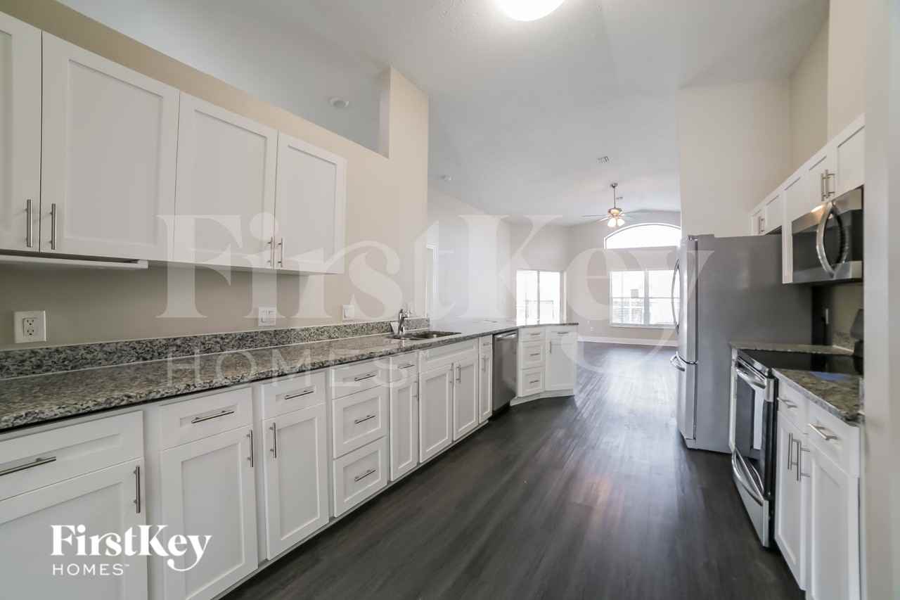 9812 Cristina Dr - Photo 6 of 16