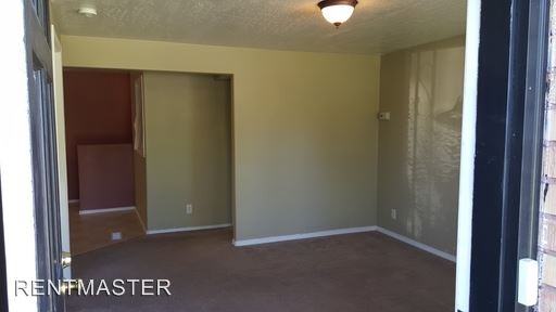 154 E 2nd N - Photo 2 of 13