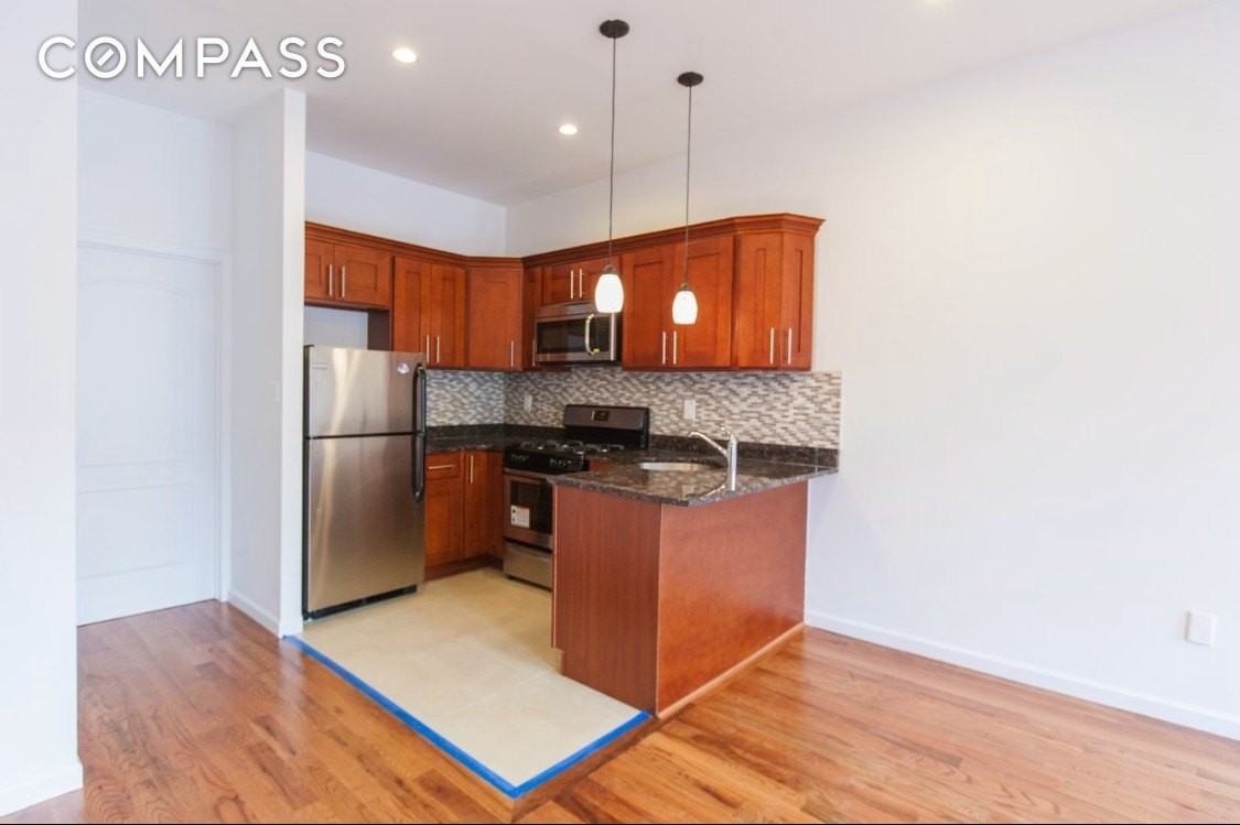 1521 Dean St #1 - Photo 3 of 9