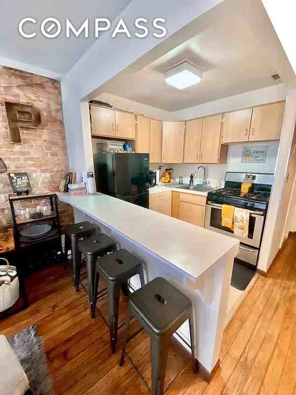 61 Lexington Ave #2A - Photo 3 of 6