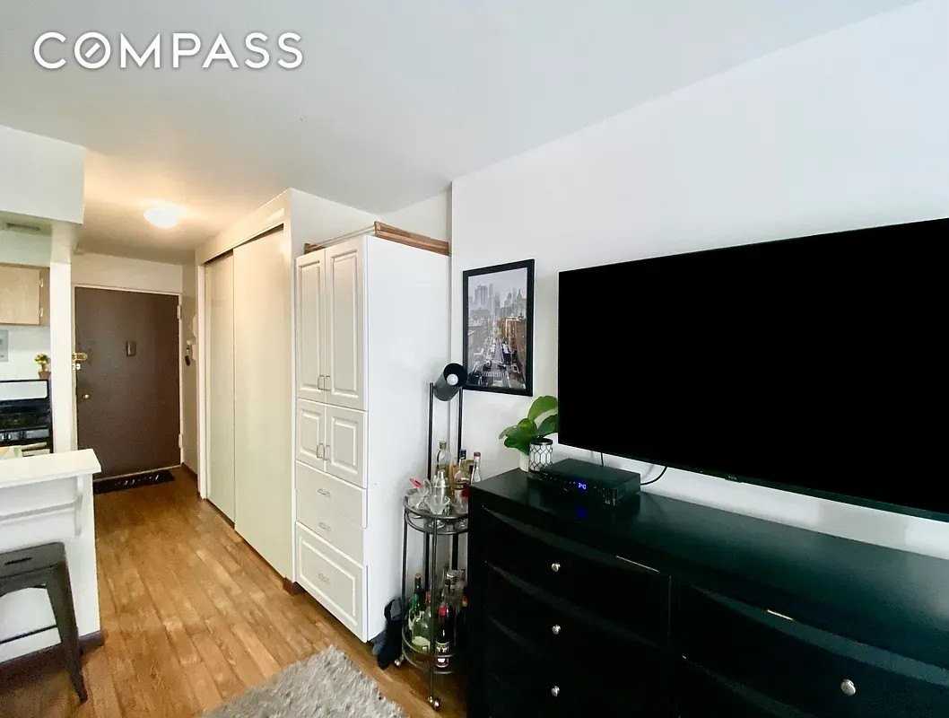 61 Lexington Ave #2A - Photo 5 of 6