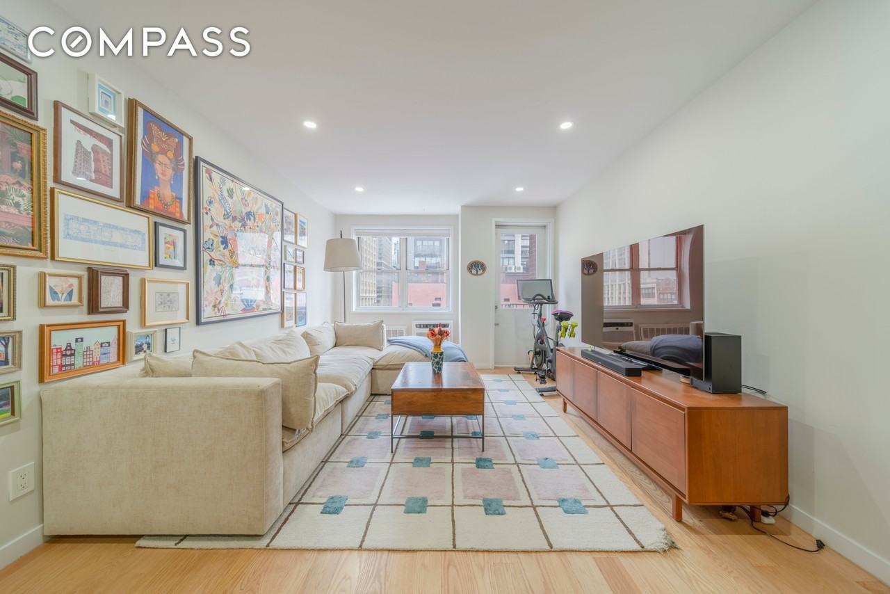 170 W 23rd St #4N