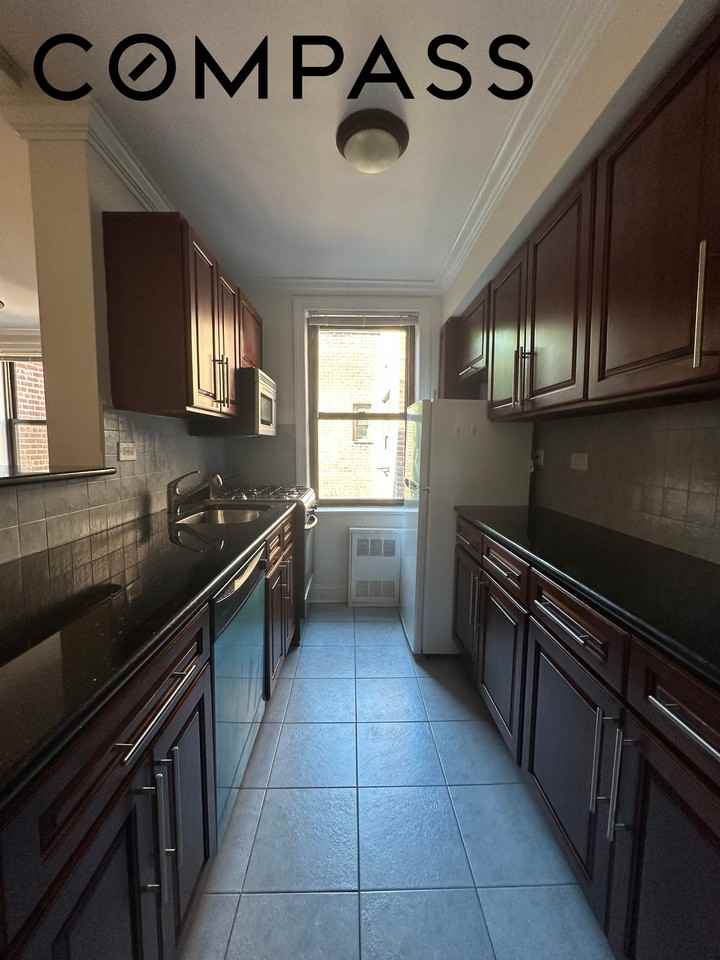 295 Bennett Ave #8G - Photo 3 of 3