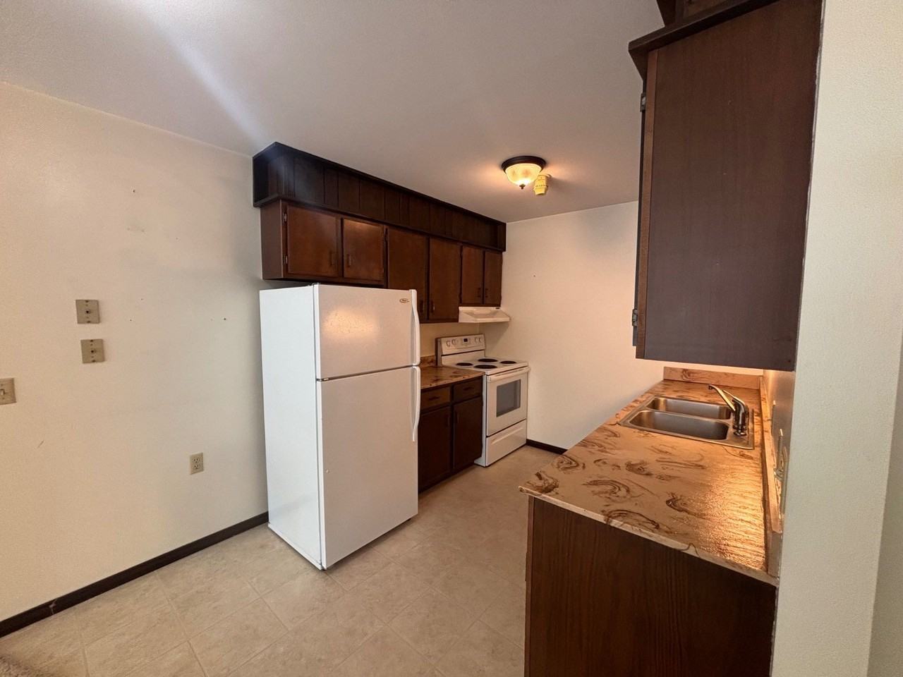 706 9th St Nw #12 - Photo 4 of 7