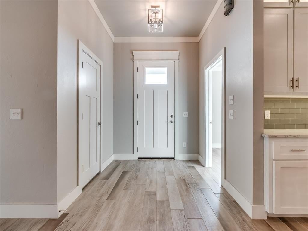 2425 Rumble Ln - Photo 4 of 36