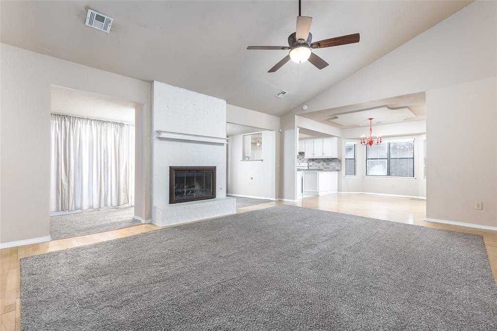 10304 Southridge Ter - Photo 4 of 28