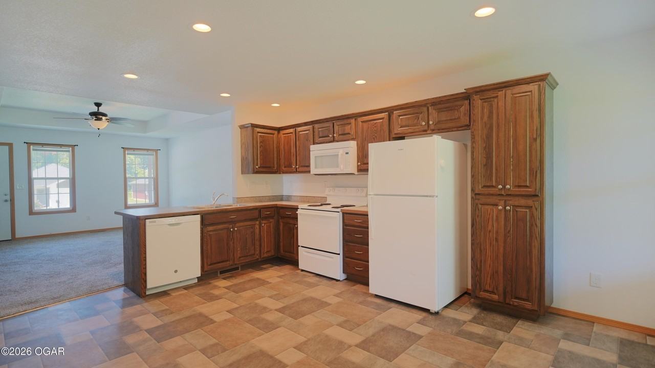 613 S Arch St - Photo 5 of 13