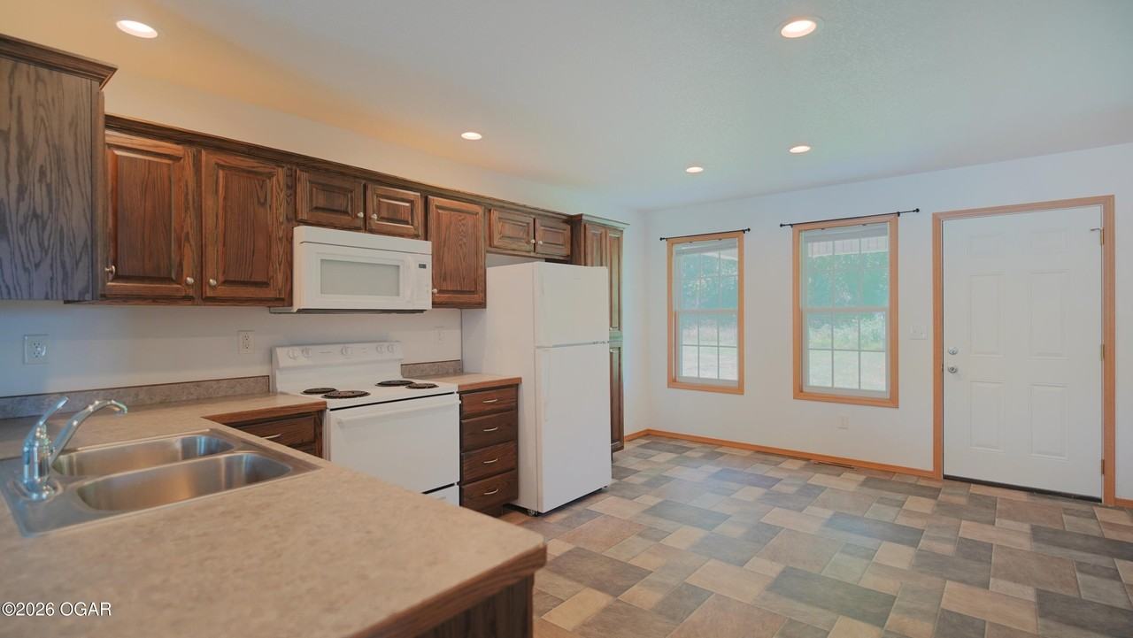 613 S Arch St - Photo 6 of 13