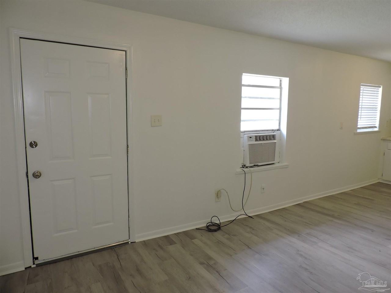 2116 Eliasberg St - Photo 4 of 13