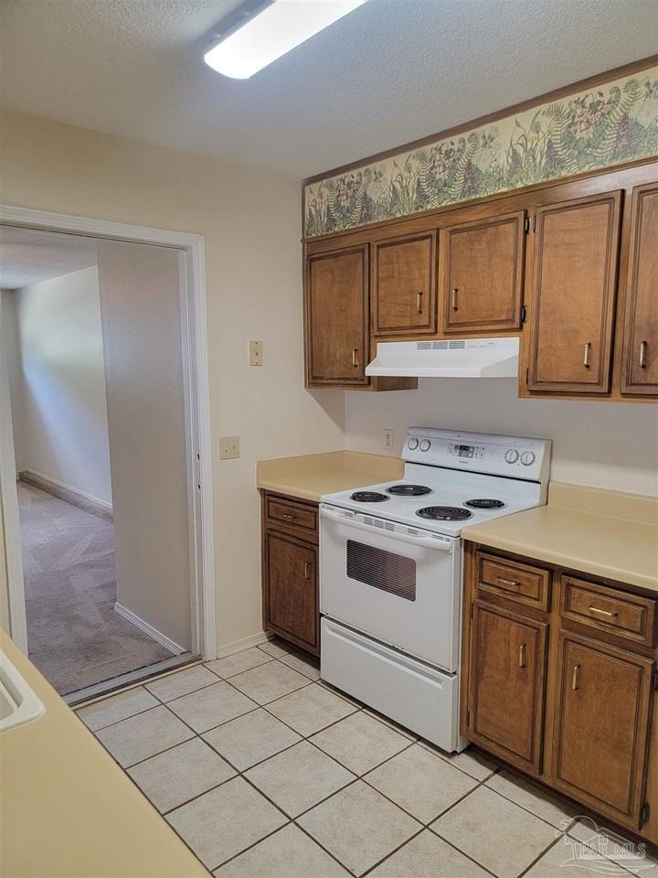8146 Treetop Ln - Photo 5 of 11
