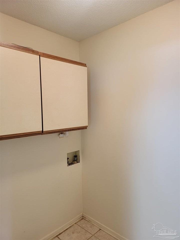 8146 Treetop Ln - Photo 7 of 11