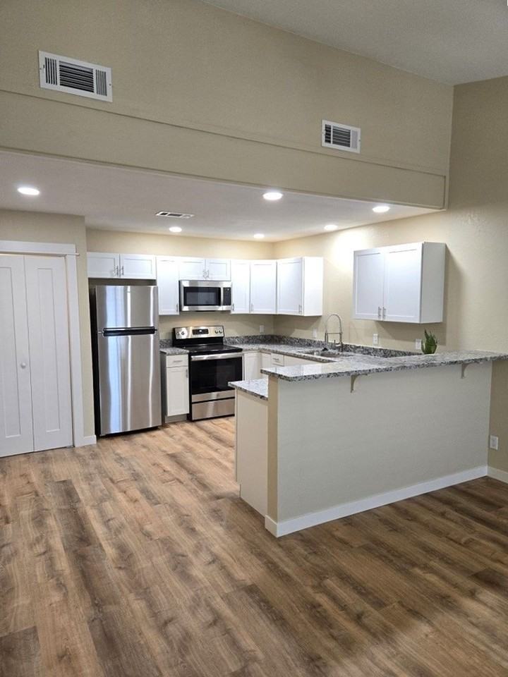 121 N Glenwood Dr #B - Photo 4 of 21