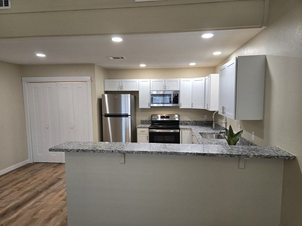 121 N Glenwood Dr #B - Photo 6 of 21