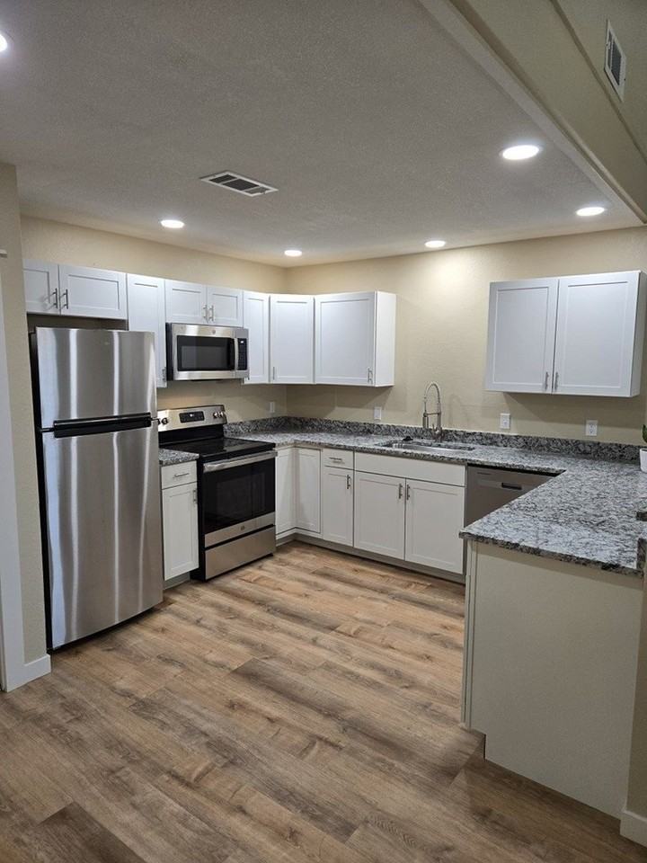 121 N Glenwood Dr #B - Photo 7 of 21