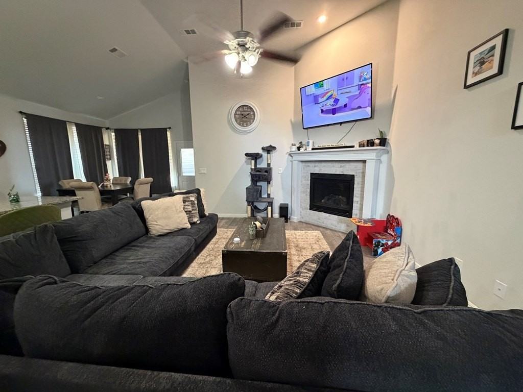 1612 Laguna Meadows Trl - Photo 2 of 10