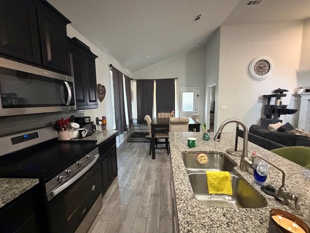 1612 Laguna Meadows Trl - Photo 3 of 10