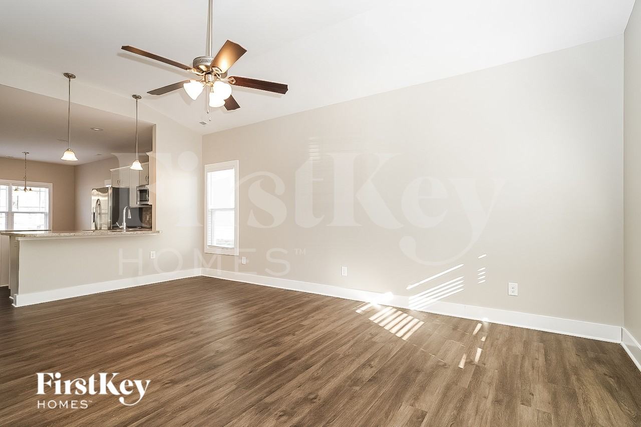 4727 Holders Rd - Photo 3 of 18